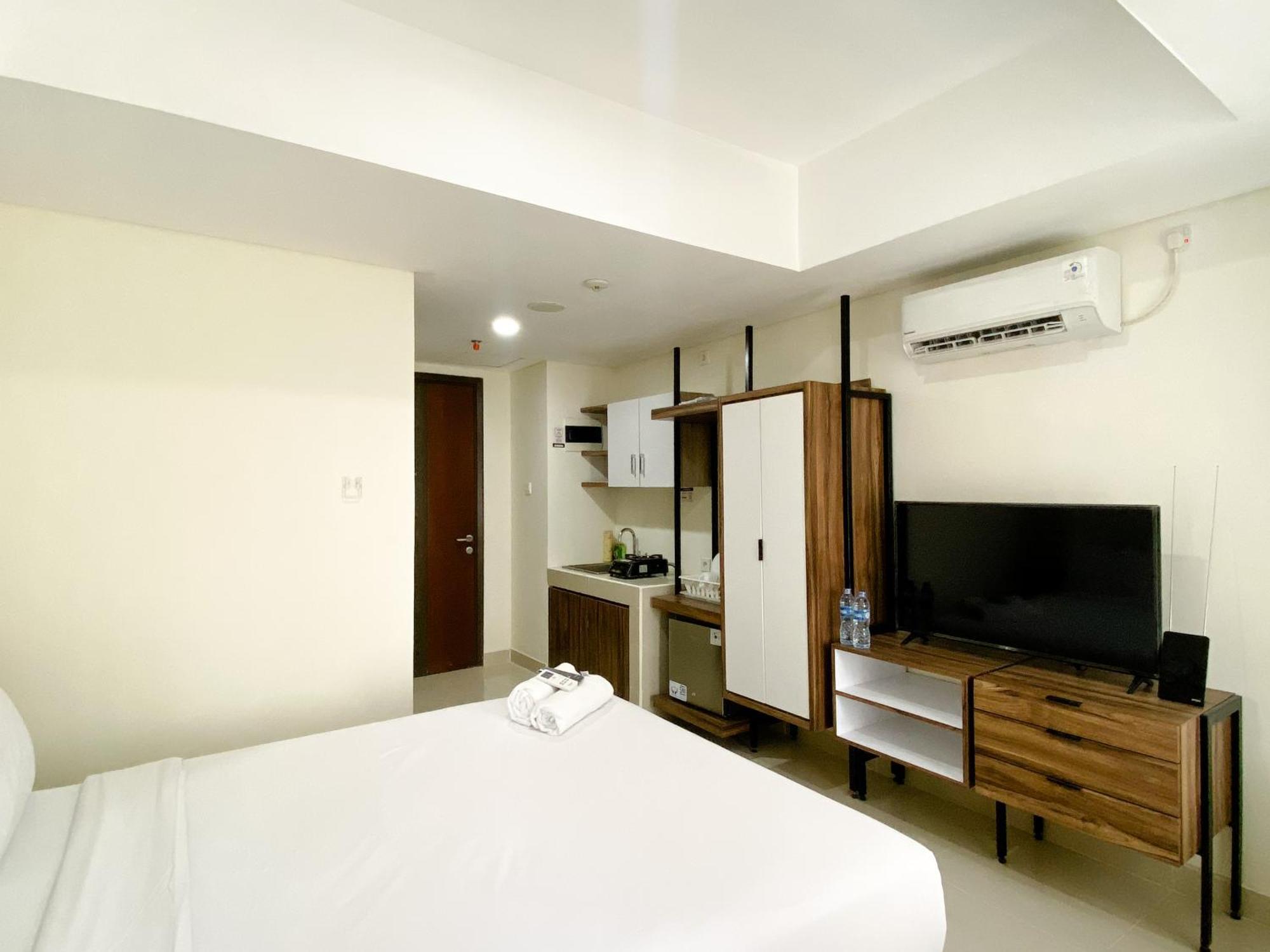 Homey And Cozy Stay Studio Room Pollux Chadstone Apartment By Travelio Cikarang Eksteriør billede